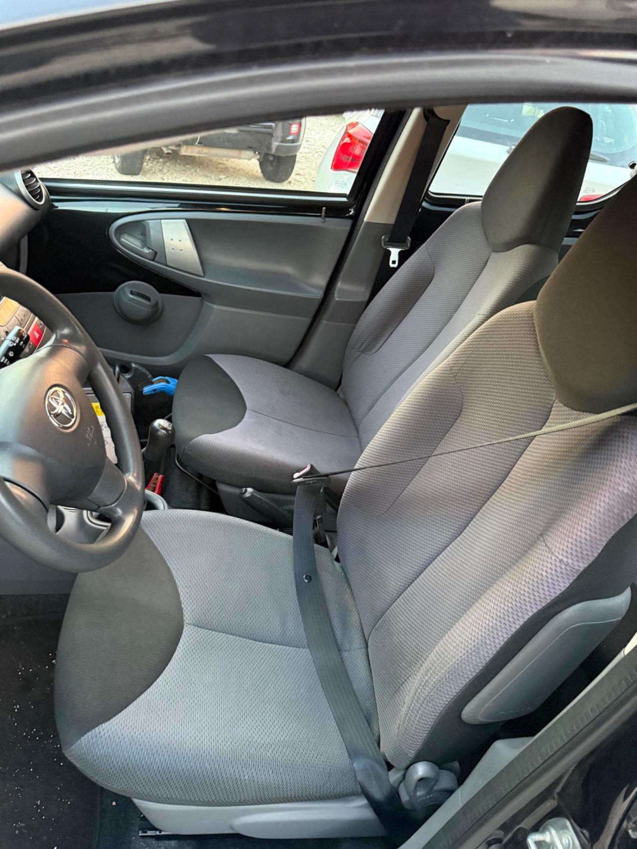 Toyota Aygo 1.0 12V VVT-i 5 porte perfetta neopatentati