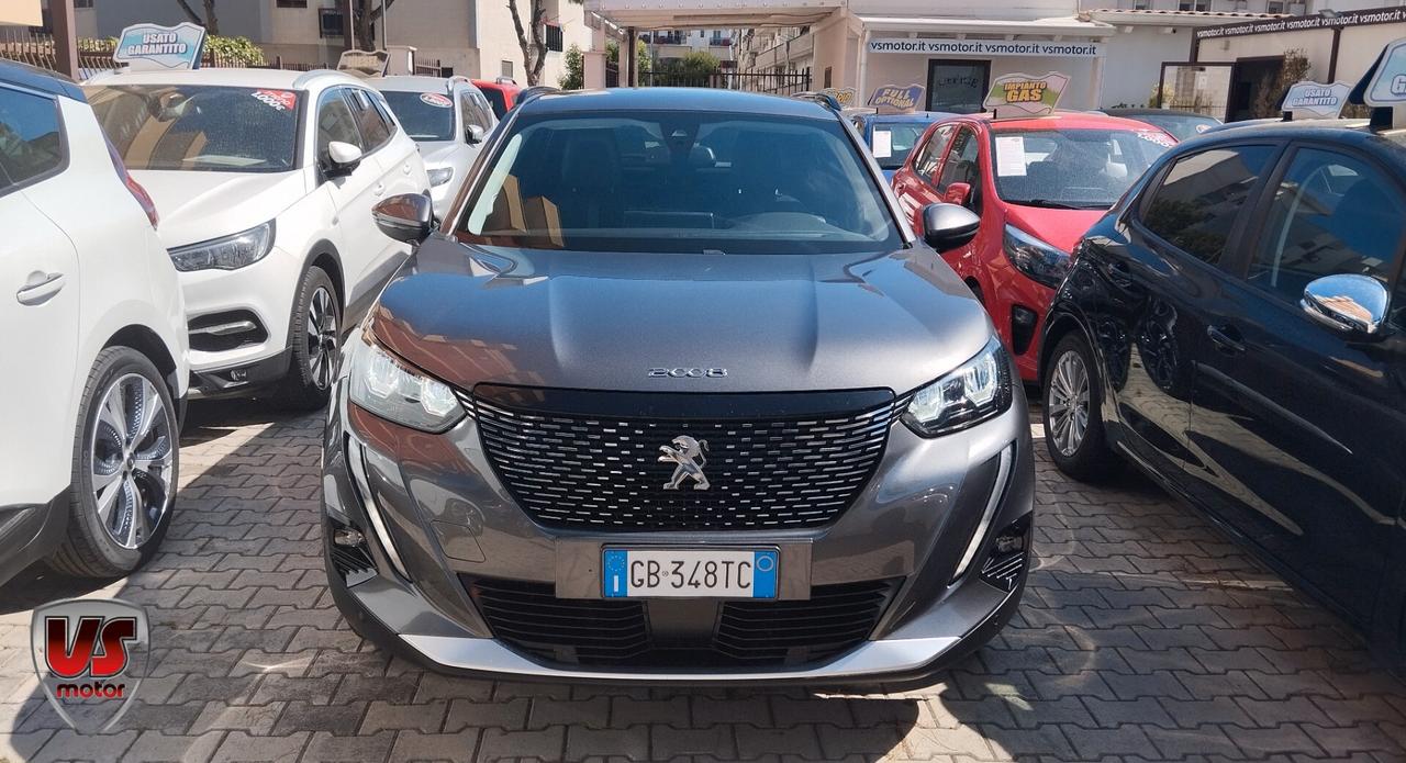 PEUGEOT 2008 1.2 BENZ-NAVI-2020