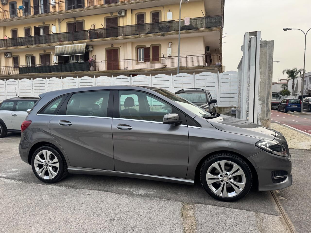 Mercedes-benz B180 1.5 DIESEL 109CV PREMIUM 11/2015