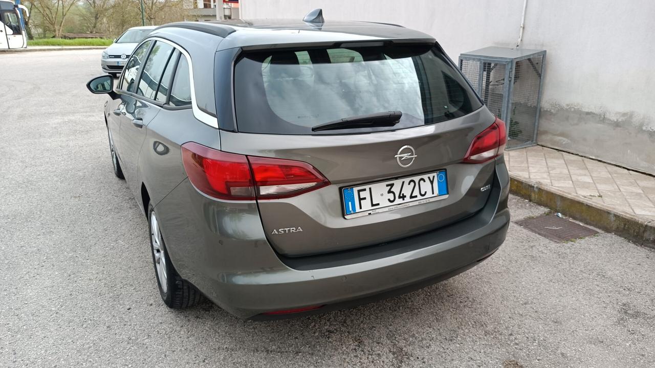 Opel Astra 1.6 Diesel anno 2017 navigatore