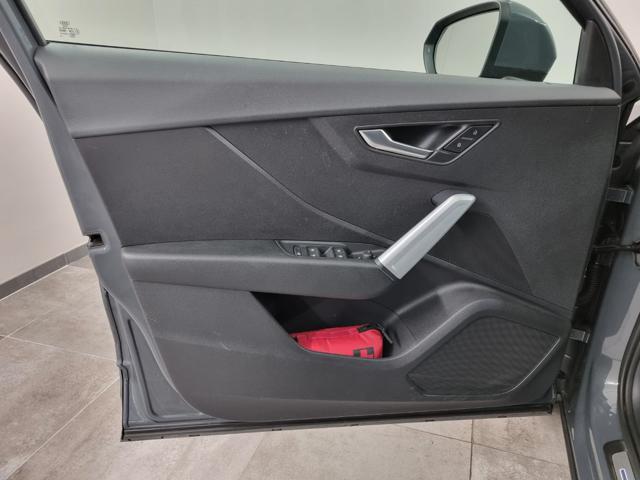 AUDI Q2 35 TFSI S tronic Identity Black