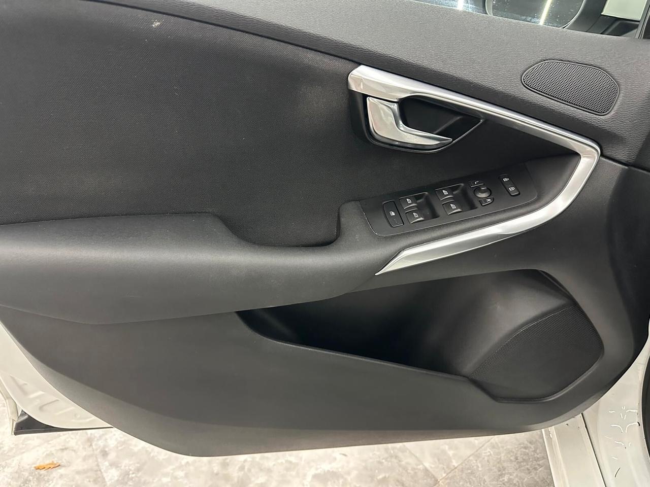 Volvo V40 V40 II 2012 1.6 d2 R-design Momentum