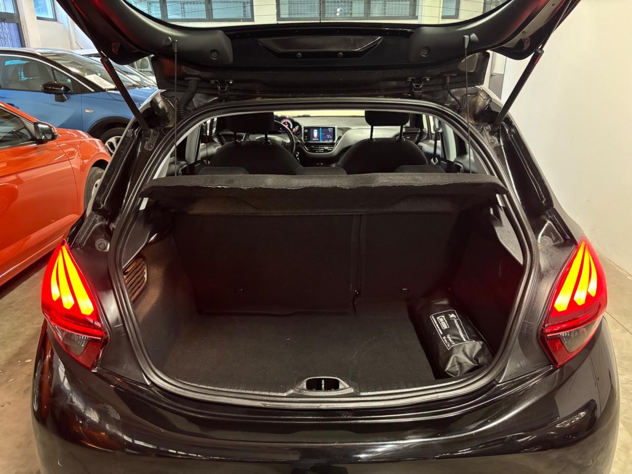 Peugeot 208 1.2 BENZINA Active OK NEOPATENTATI