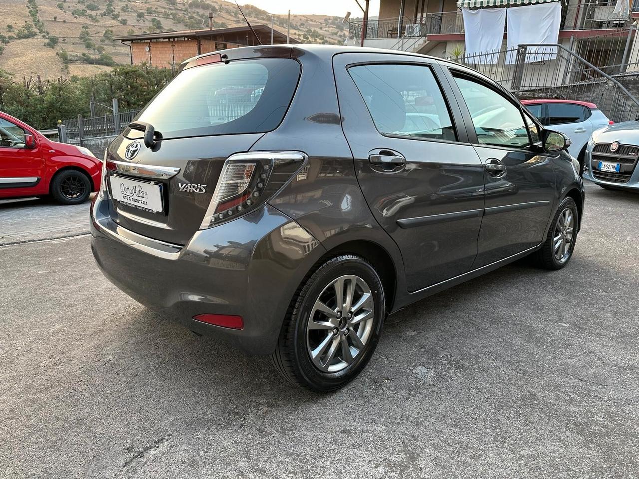 Toyota Yaris 1.3 5 porte Lounge Multidrive S