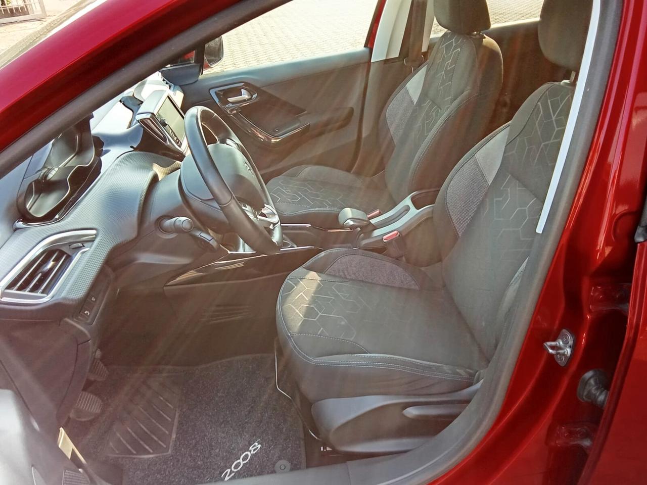 Peugeot 2008 PureTech Turbo 110 S&S Signature