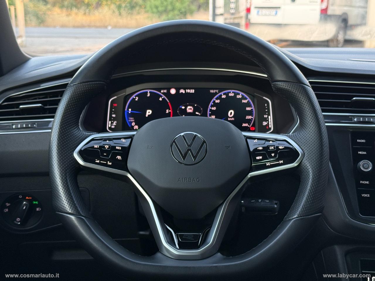 VOLKSWAGEN Tiguan 2.0 TDI 150CV DSG R-Line 2023 LUCI AMBIENTE