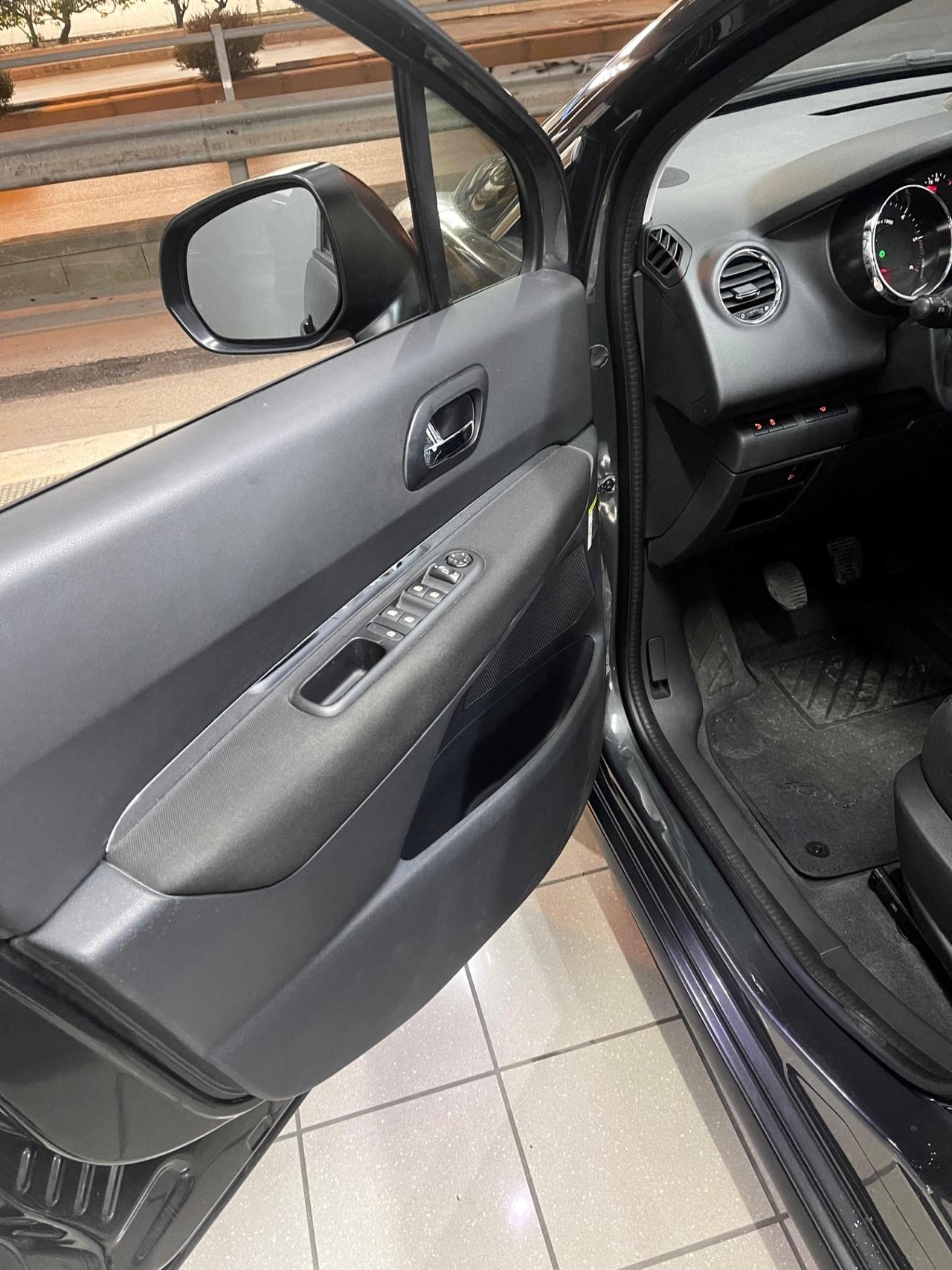Peugeot 3008 BlueHDi 120 S&S Business