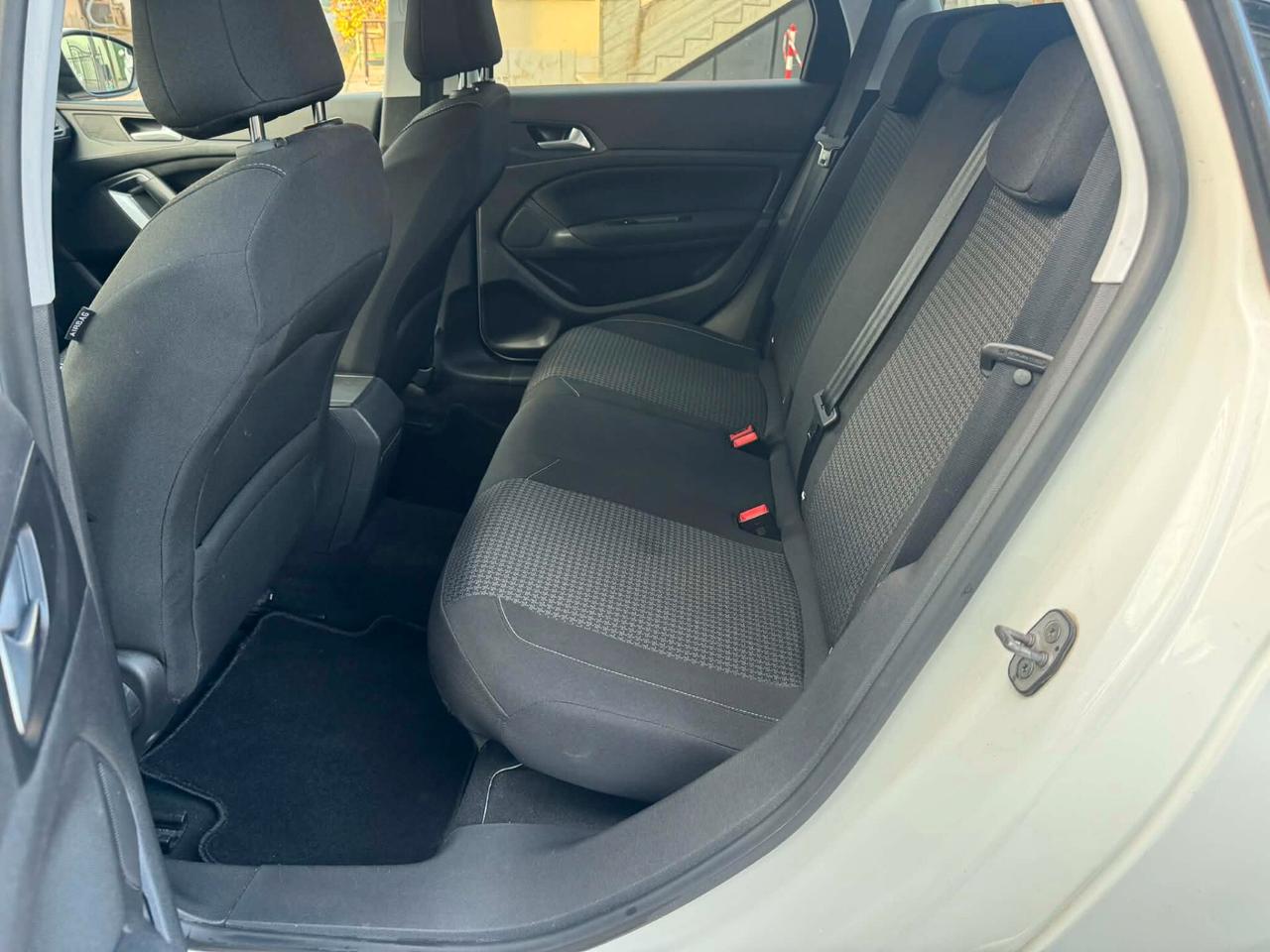 Peugeot 308 BlueHDi 130 S&S EAT8 SW Allure