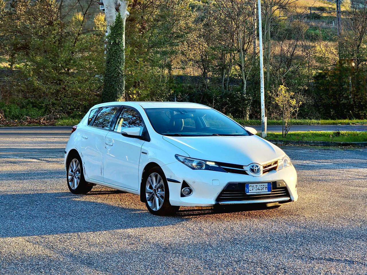 Toyota Auris 1.8 Hybrid Lounge 2014-E5B Automatico