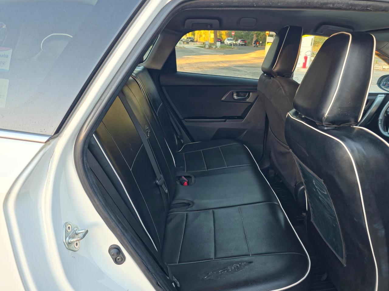 Toyota Auris Touring Sports 1.8 Hybrid Lounge E5B Automatico NEO 2015