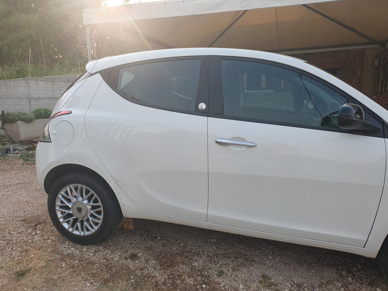SUPER OCCASIONE: Lancia Ypsilon full, Turbo/Metano - Interni come NUOVI!