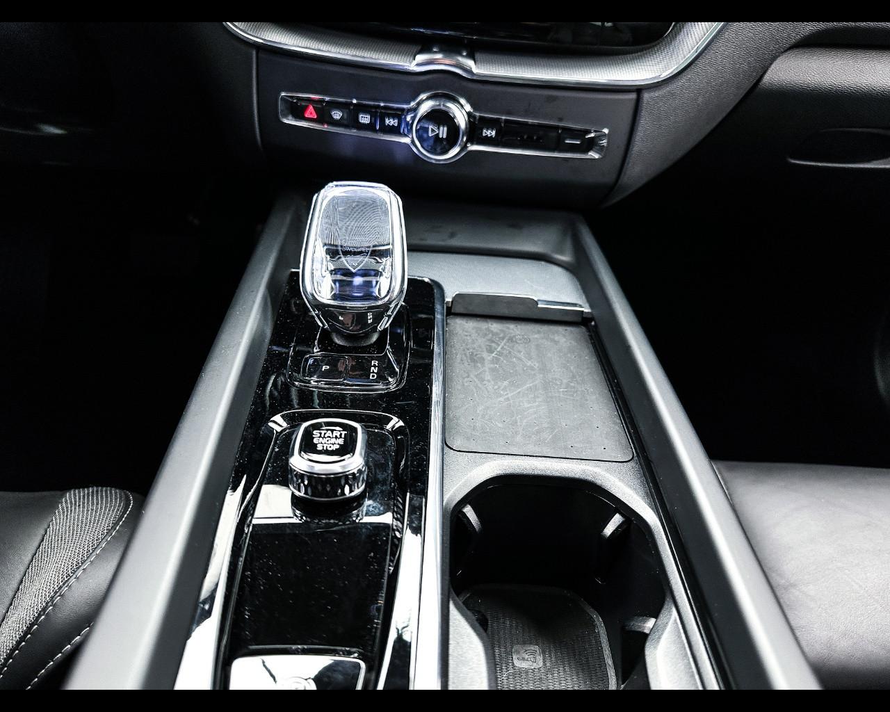 VOLVO XC60 (2017-->) - XC60 T6 Plug-in hybrid AWD automatico Core