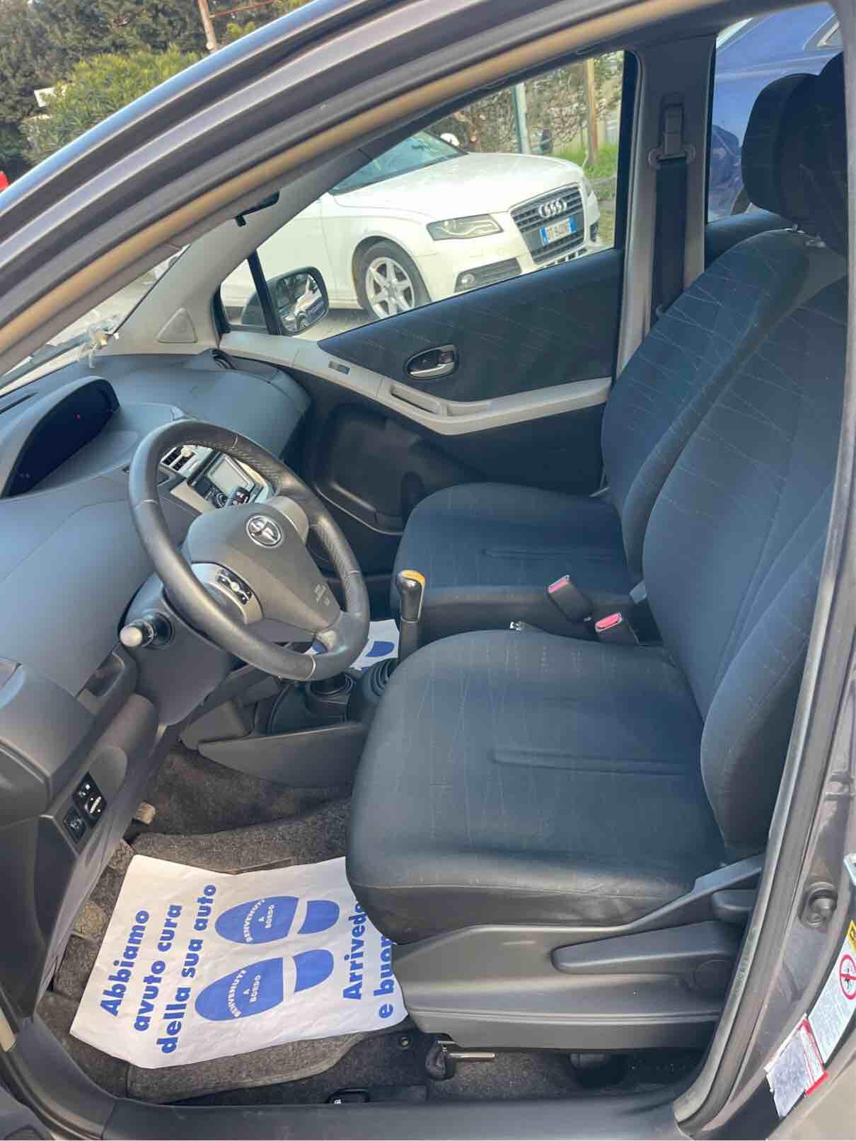 TOYOTA YARIS - UNICO PROPRIETARIO - NAVI