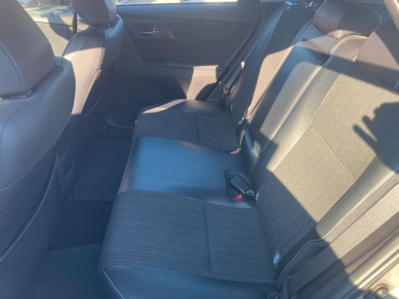 Toyota Auris 1.4 D-4D Lounge