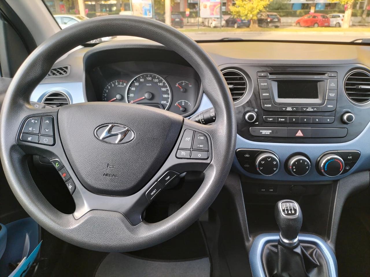 Hyundai i10 - TENUTA BENE !!!
