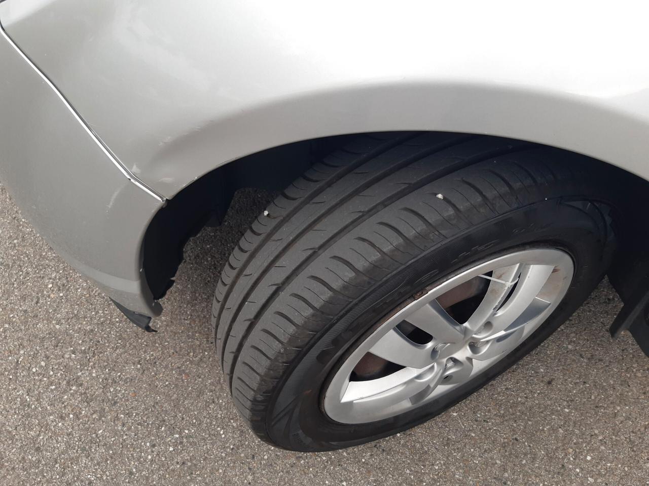 Dacia Sandero 1.2 16V GPL 75CV Embleme
