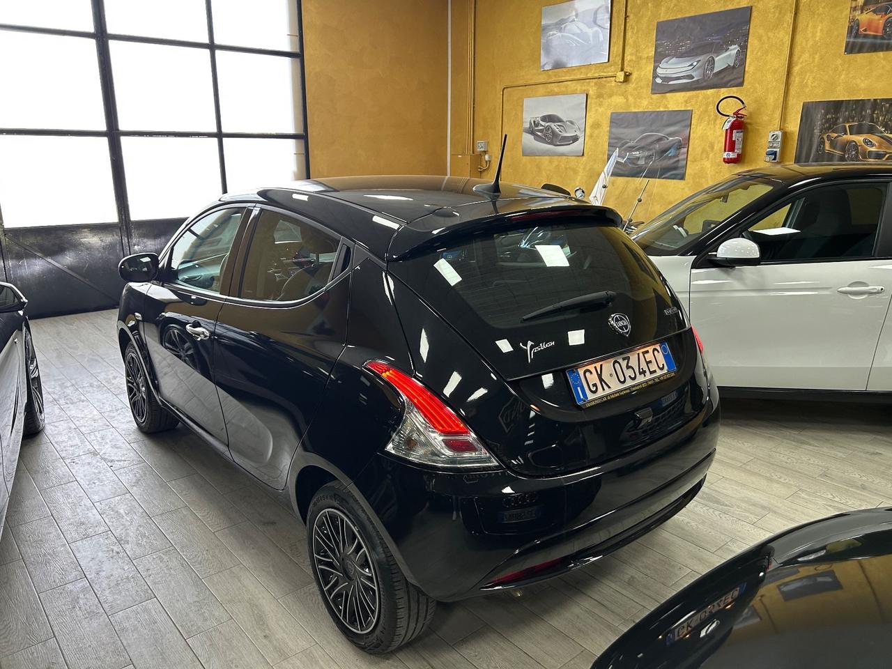 LANCIA YPSILON 1.0 Ibrida “GARANZIA 2 ANNI”-2023
