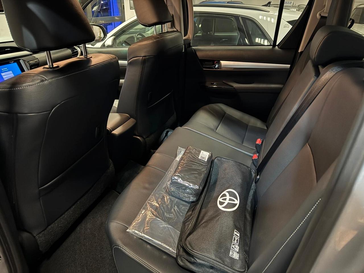 Toyota Hilux 2.8 D-4D 4WD 4 porte DoubleCab Lounge NUOVA