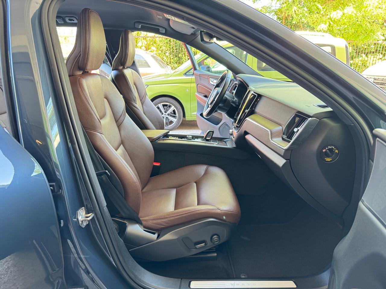 Volvo XC 60 2.0 b4 MomPro AWD Auto GARANZIA 24 MESI
