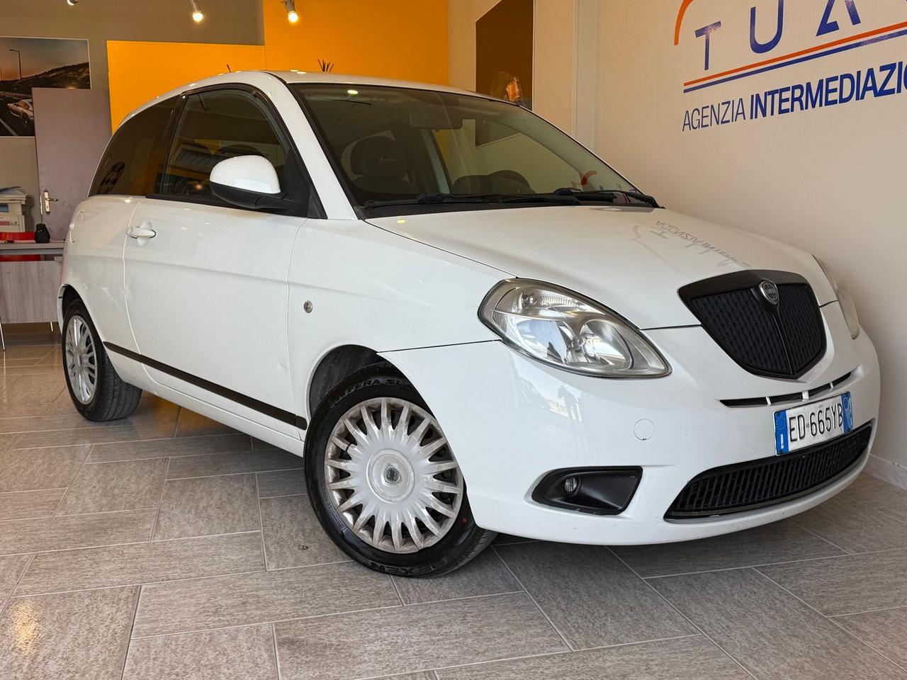 Lancia Ypsilon 1.3 Multijet MOMO DESIGN #6542