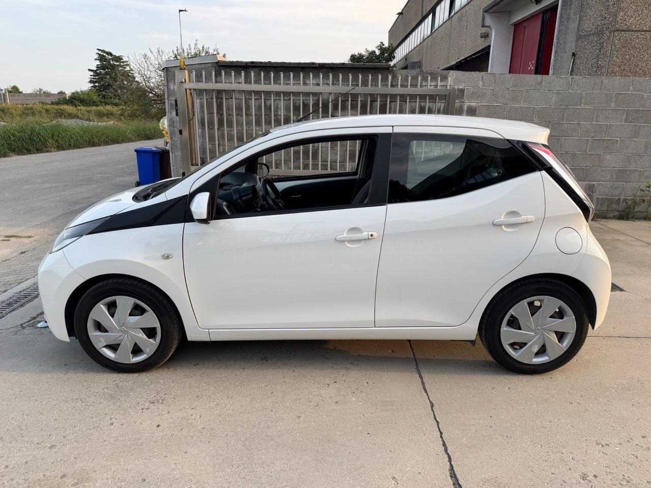 Toyota Aygo 1.0 VVT-i 69 CV 5 porte x-pure