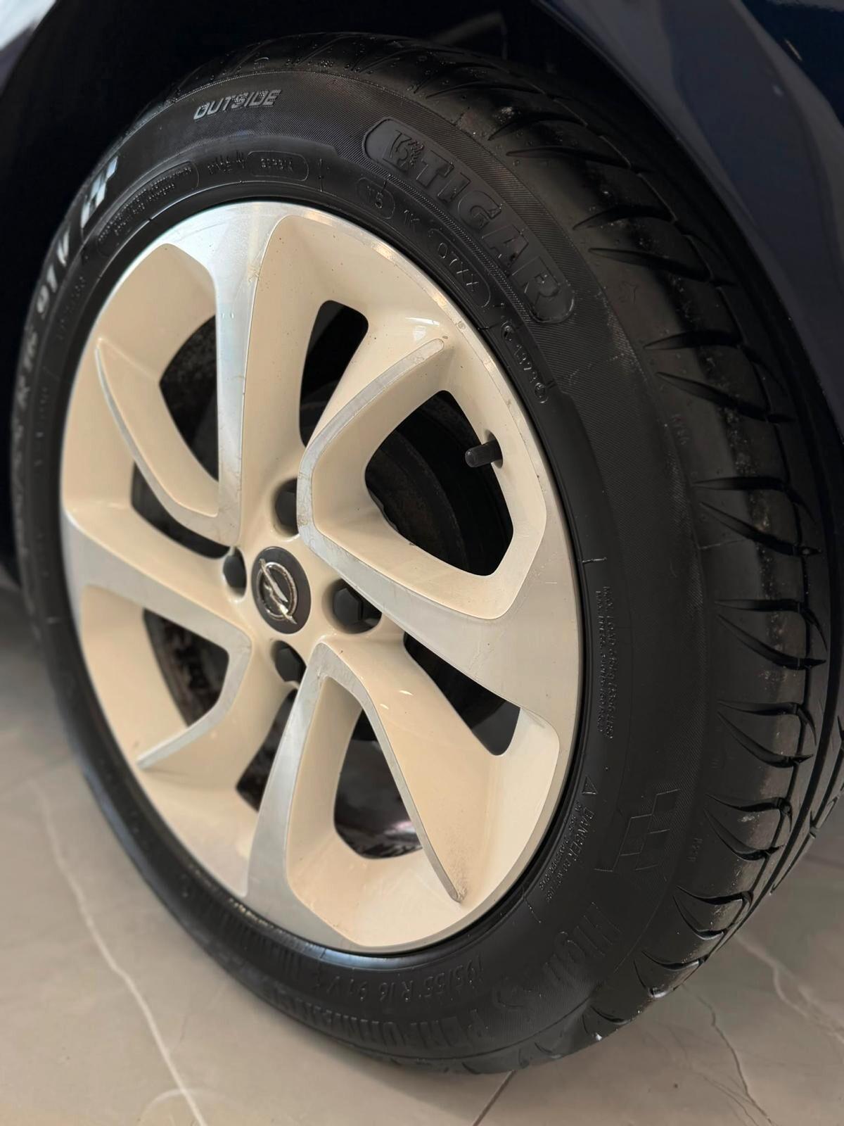 Opel Adam 2014 1.2cc Bicolore Navi
