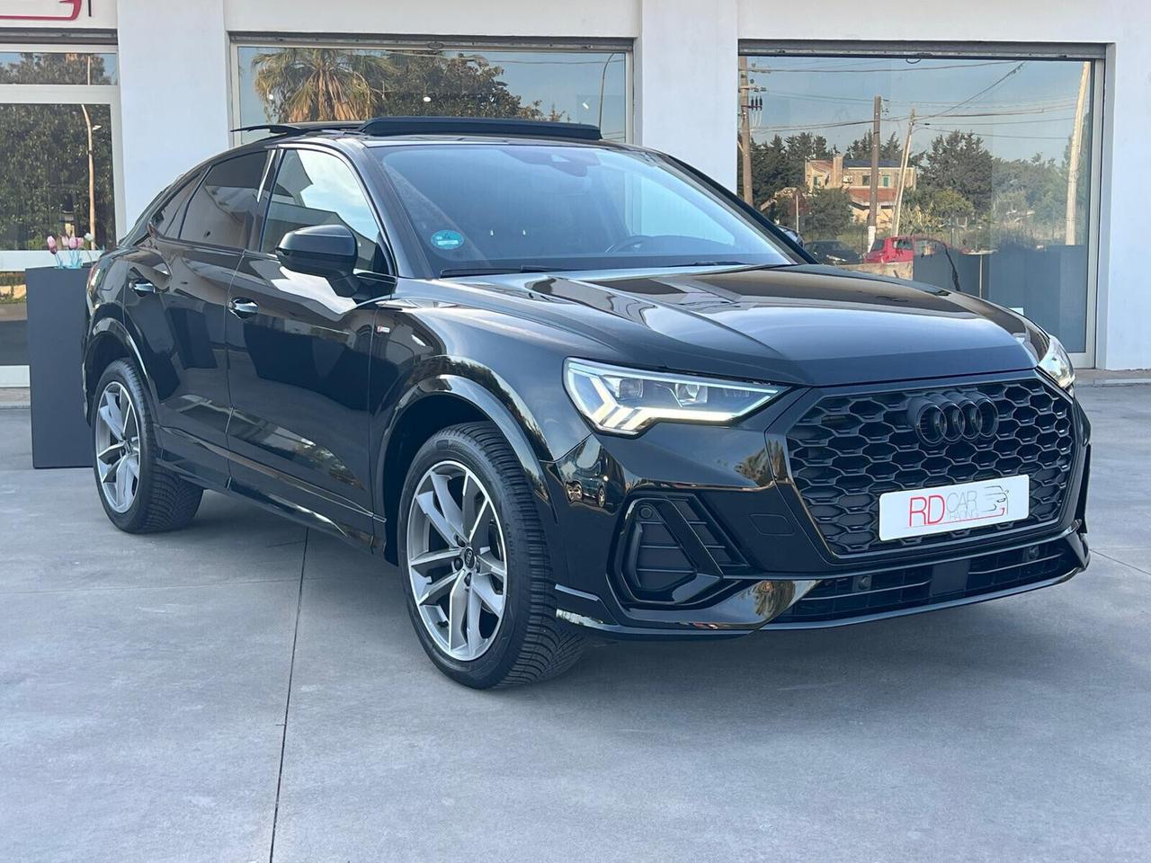 Audi Q3 Sportback S-line *tetto FULL Black