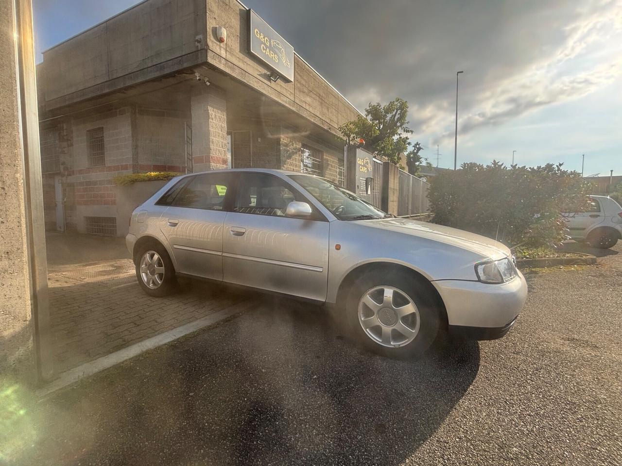 Audi A3 1.6 cat 5p. Attraction