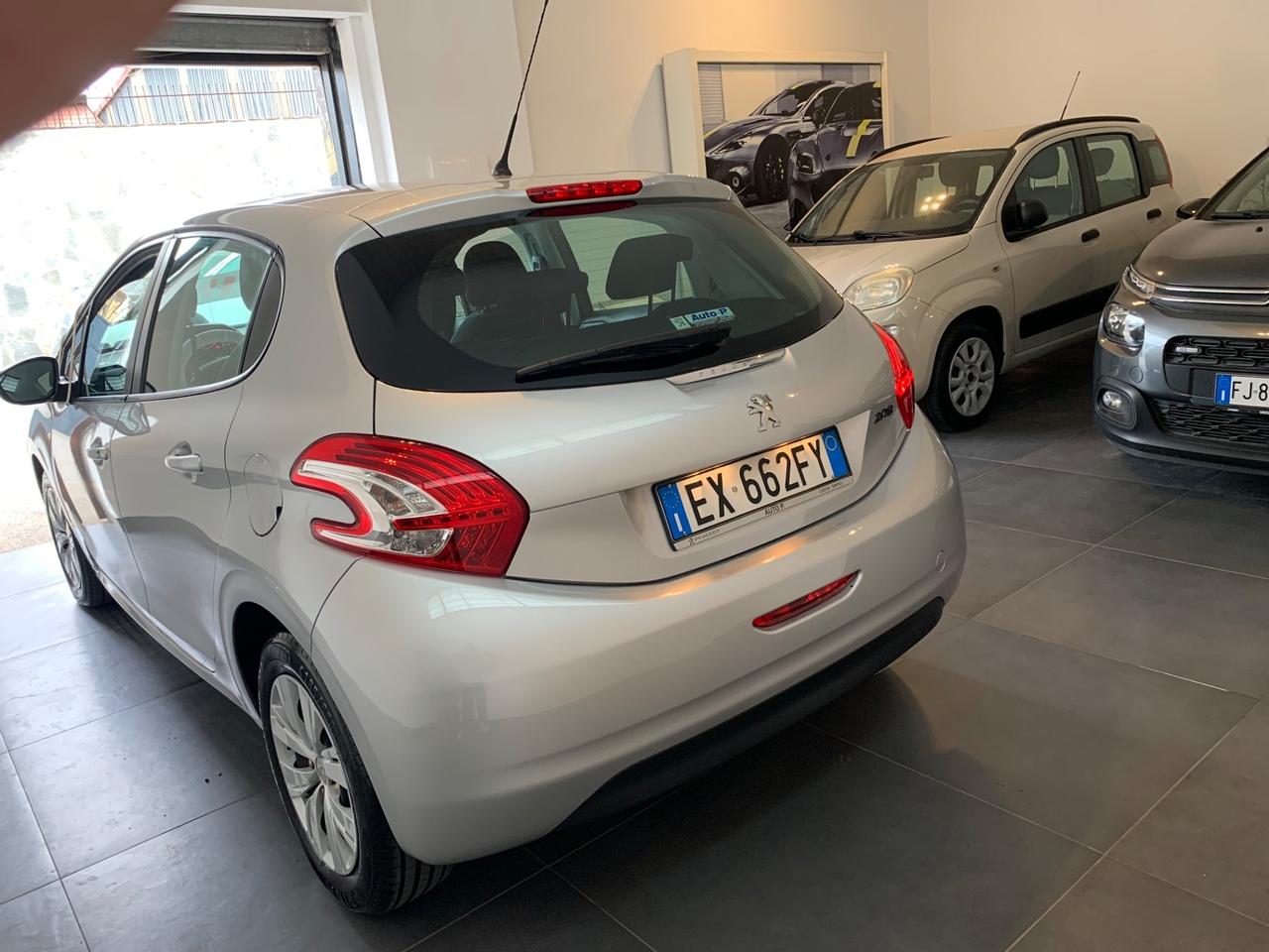 Peugeot 208 PureTech 82 5 porte Allure