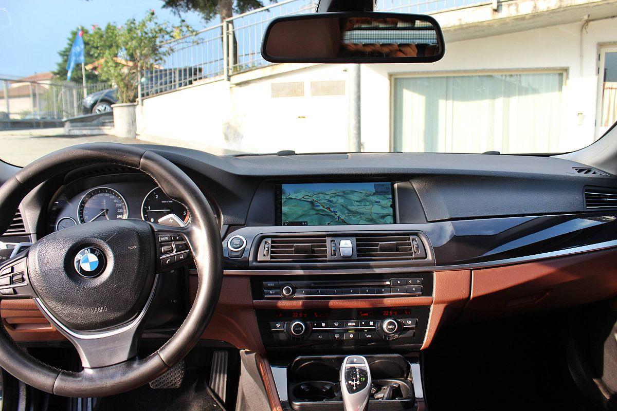 BMW - Serie 5 Touring - 520d Futura