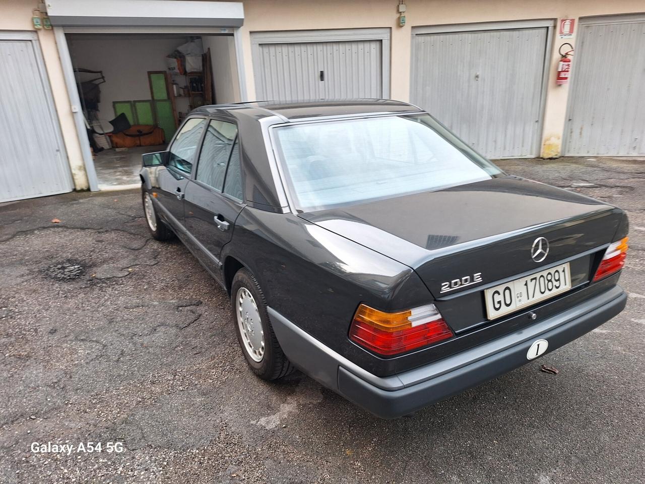 Mercedes-benz 200 E