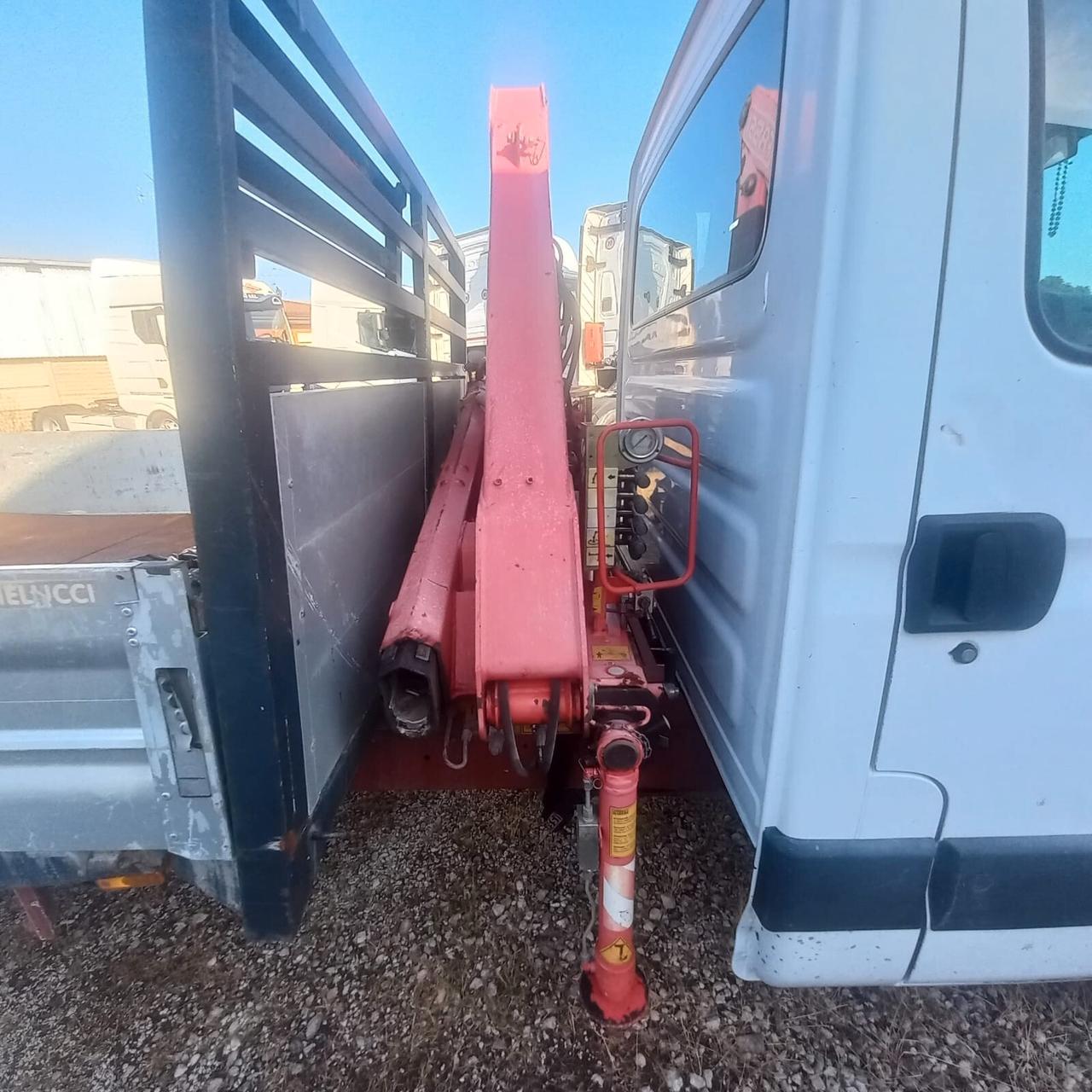 FURGONE IVECO DAILY CON GRU