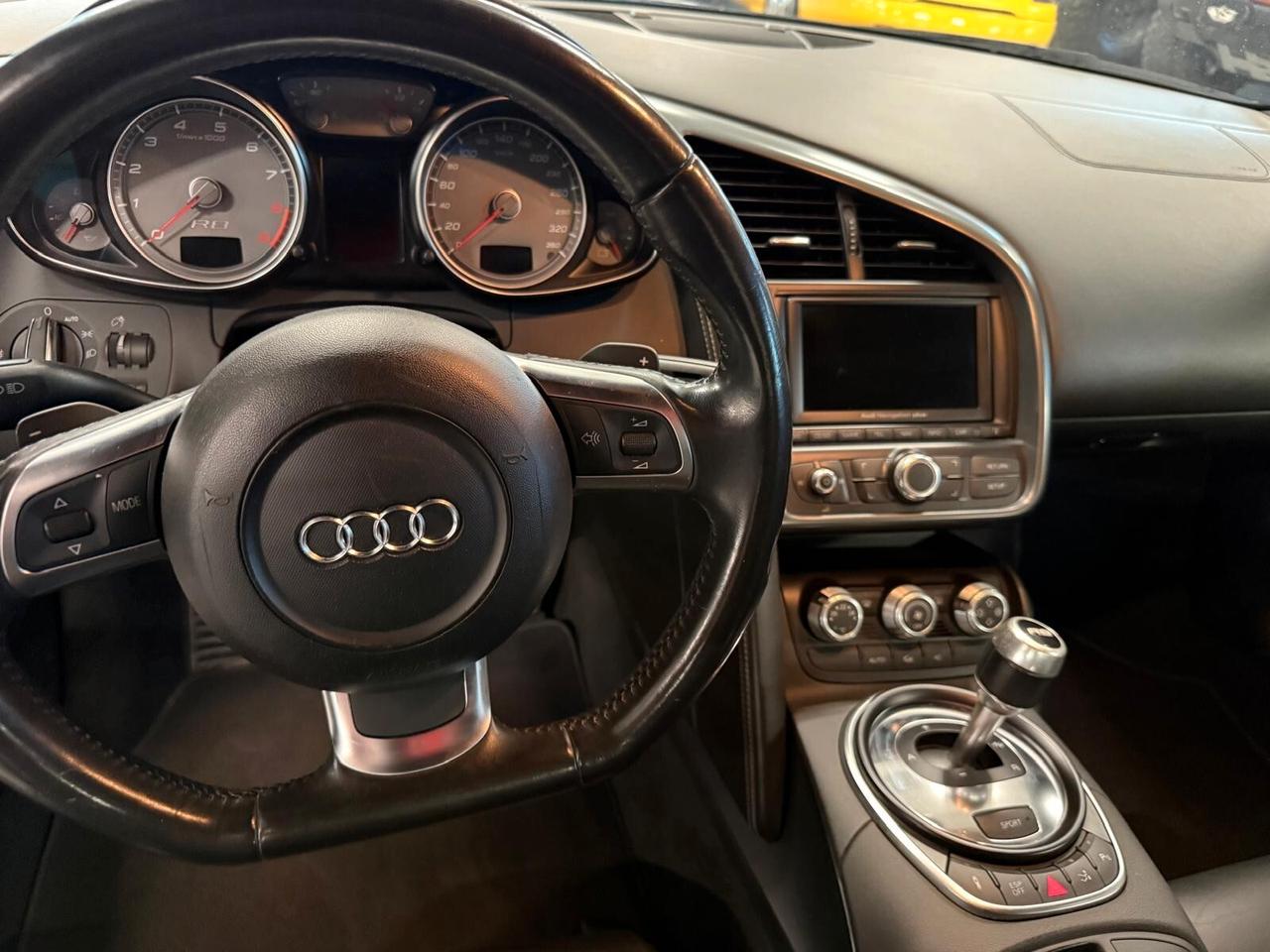 Audi R8 4.2 V8 FSI quattro R tronic