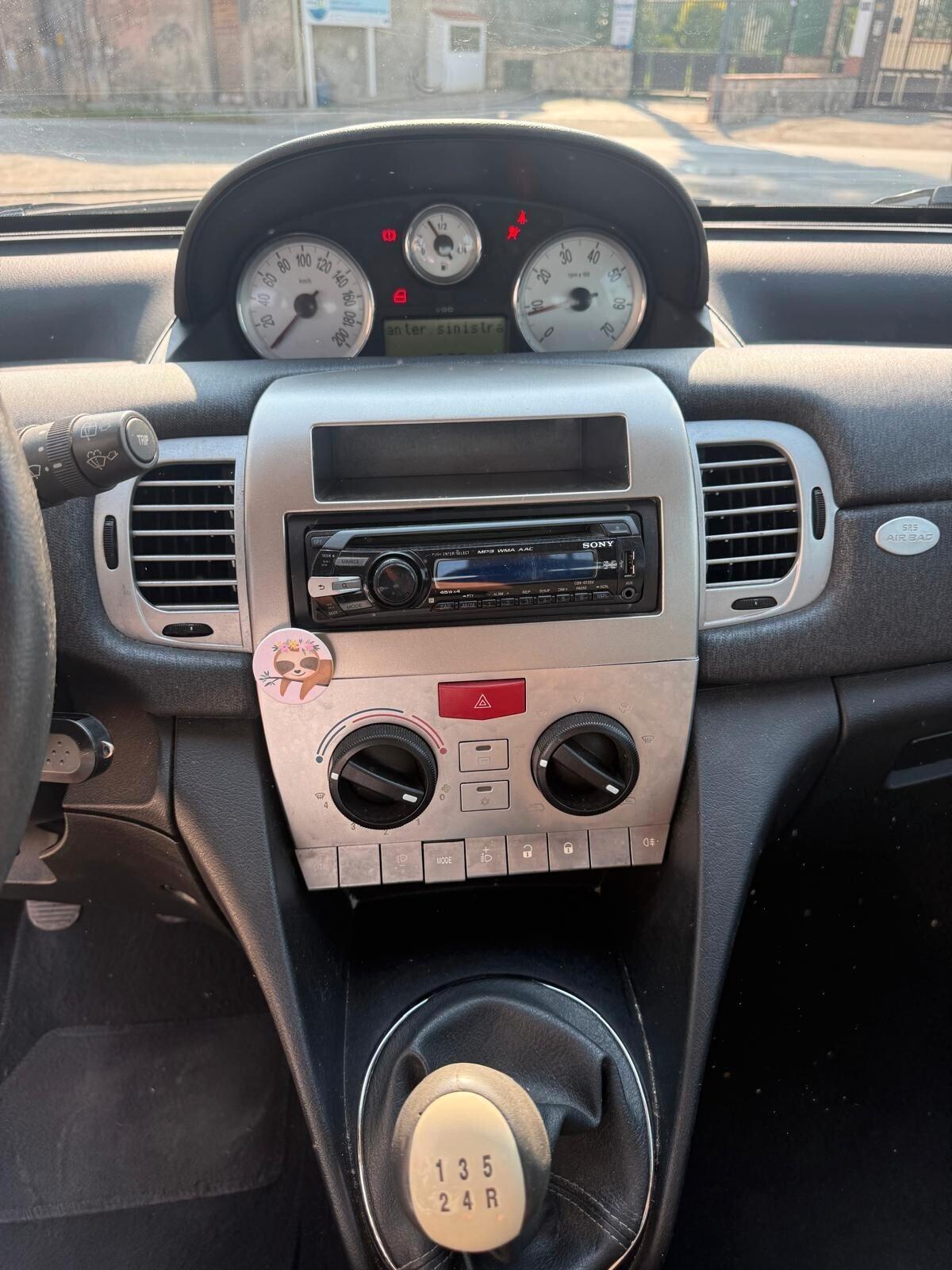 Lancia Ypsilon 1.3 MJT 75 CV E-Collection