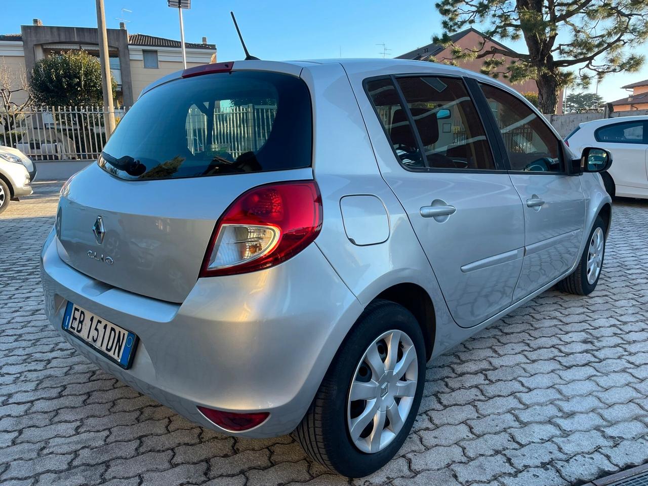 Renault Clio 1.2 16V 5 porte Luxe IDONEA NEOPATENTATI