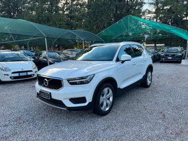 Volvo XC40 T2 automatico MOMENTUM PRO