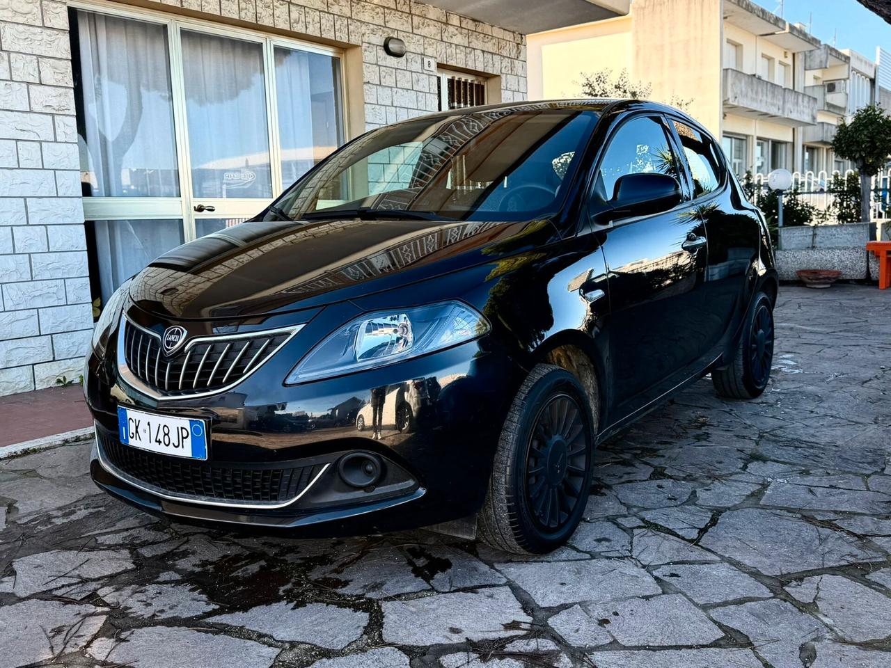 Lancia Ypsilon 1.0 FireFly 5 porte S&S Hybrid Silver