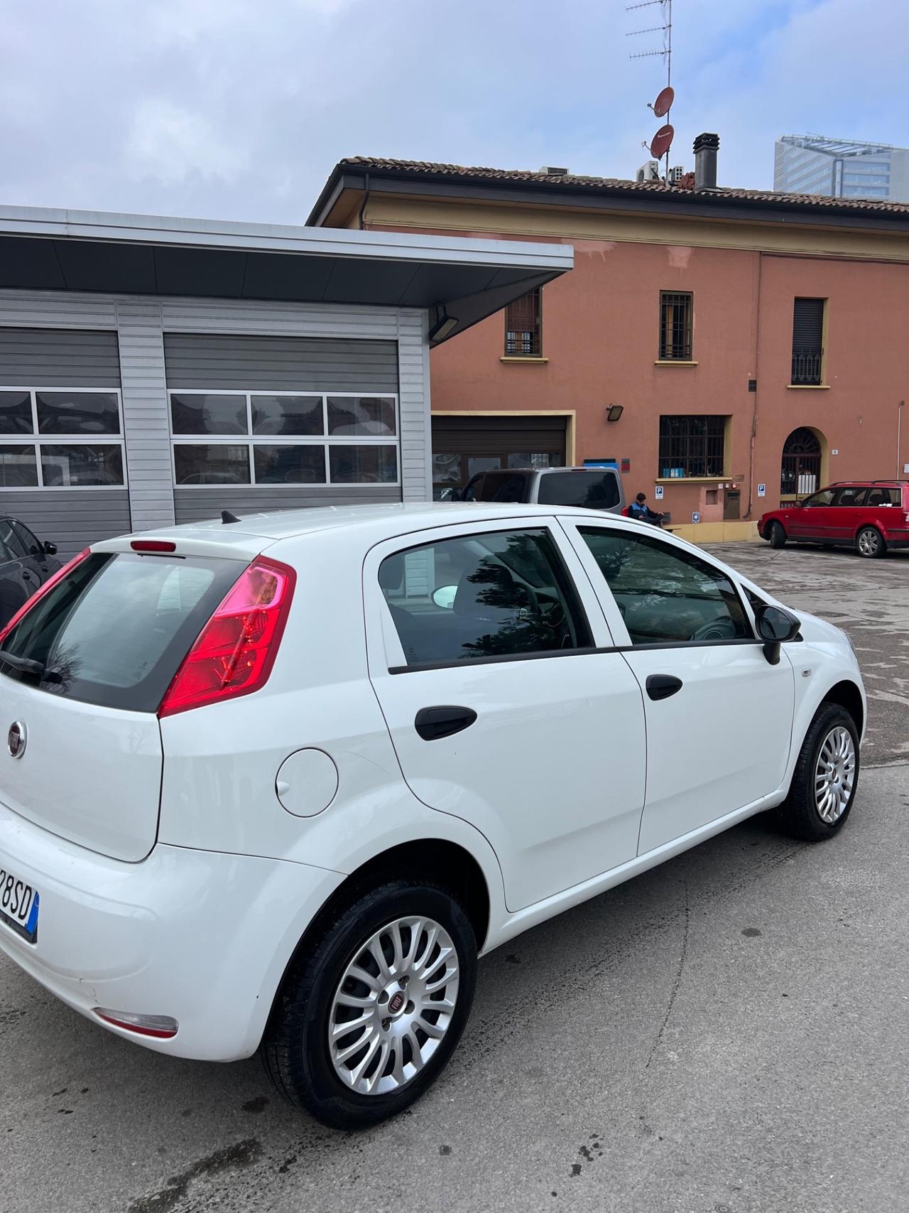Fiat Punto 1.4 8V 5 porte Natural Power Street