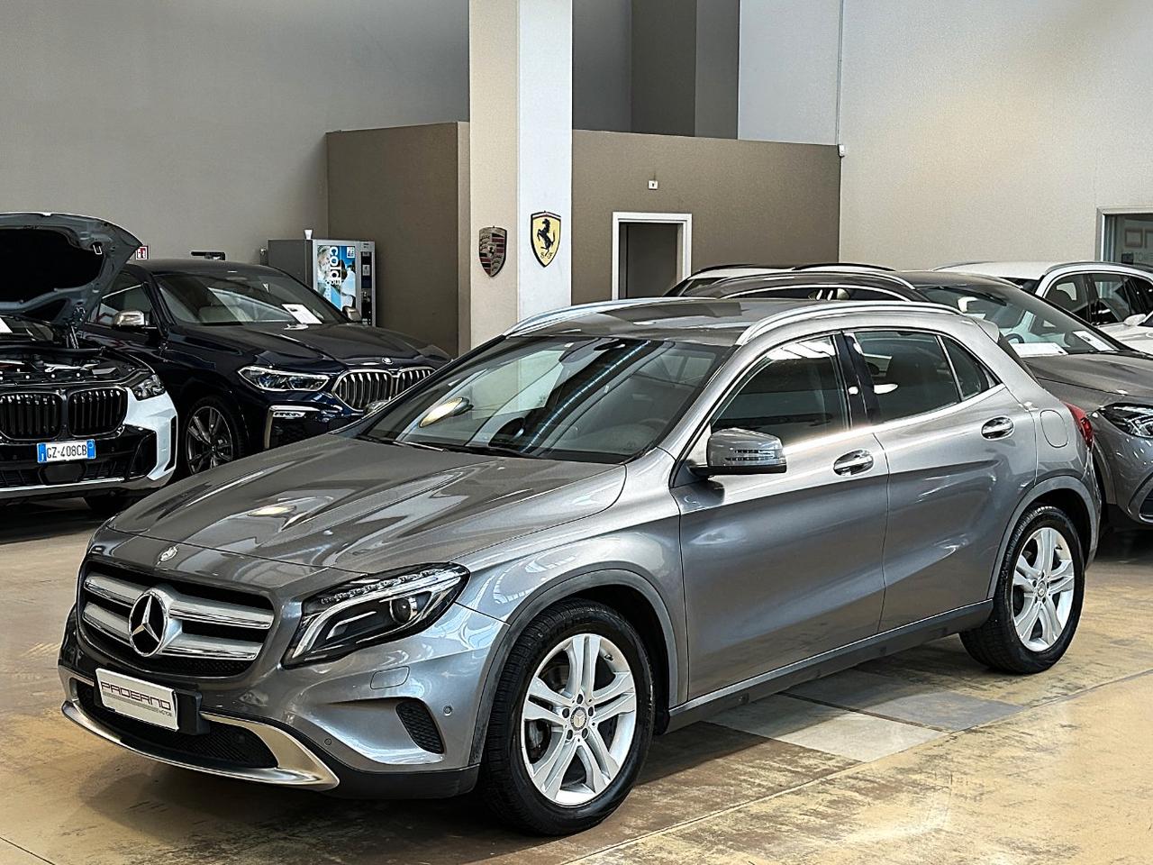 Mercedes GLA 200 Sport - Xeno - 18" - Navi - Sensori park
