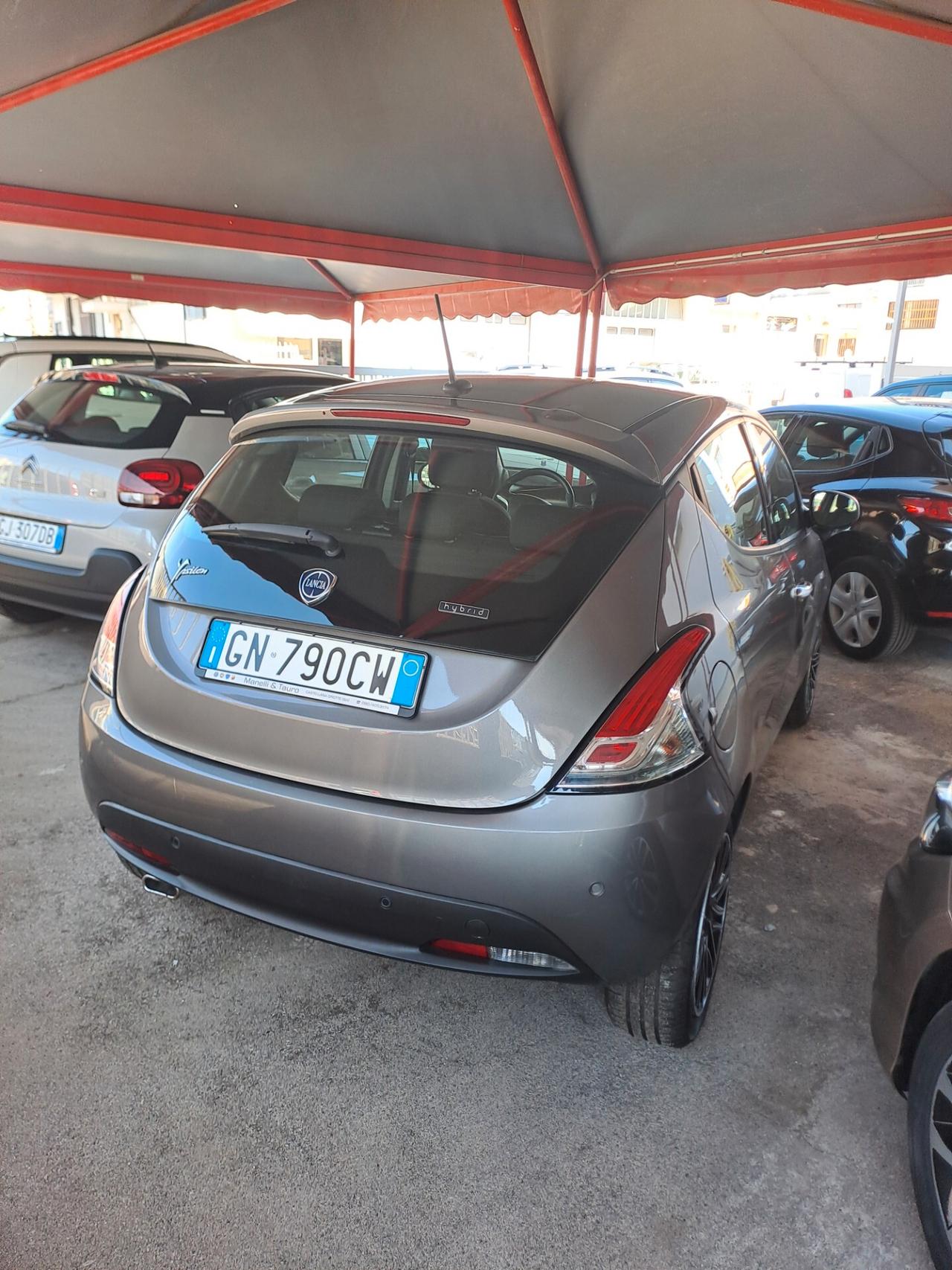 Lancia Ypsilon 1.0 FireFly 5 porte S&S Hybrid Gold