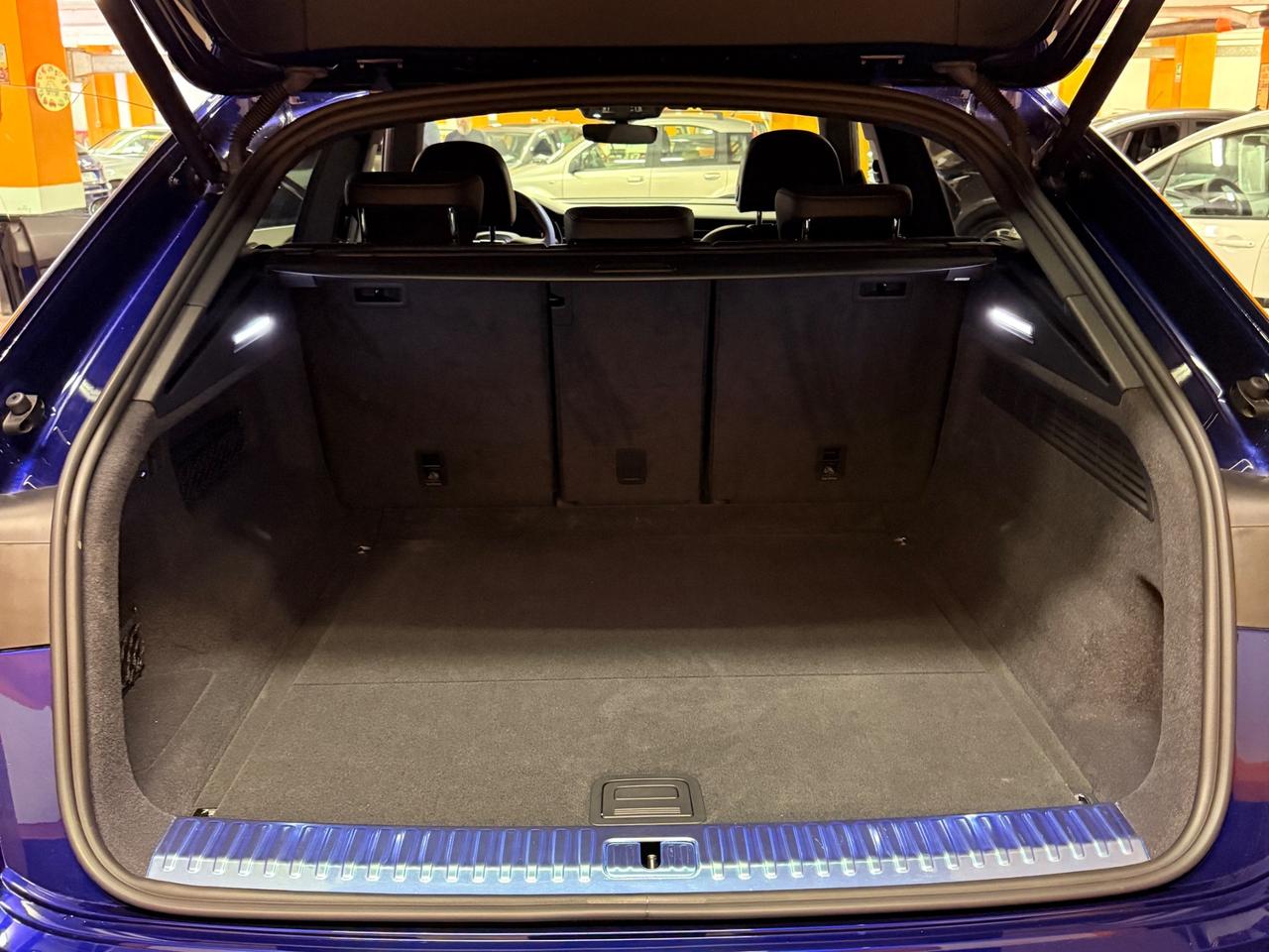 PAZZESCA AUDI Q8 S-LINE MILD-HYBRID CON SOLI 17.621 KM