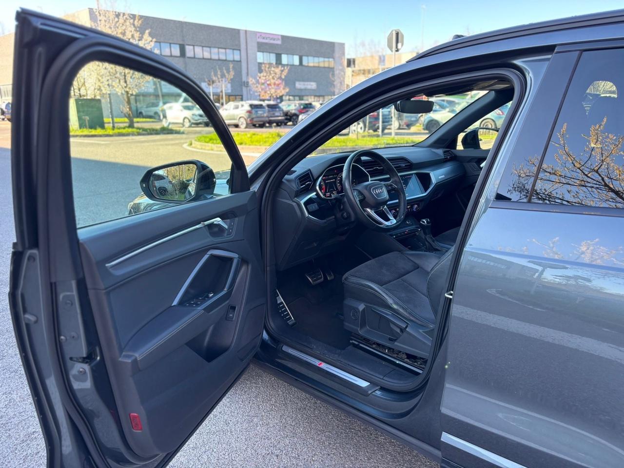 Audi Q3 40 TFSI quattro S tronic line edition