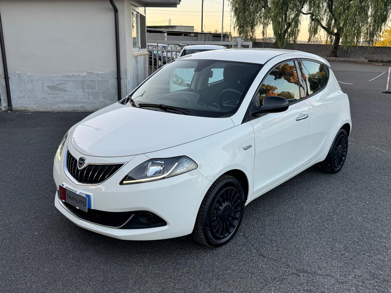Lancia Ypsilon 1.0 FireFly 5 porte S&S Hybrid Ecochic Silver