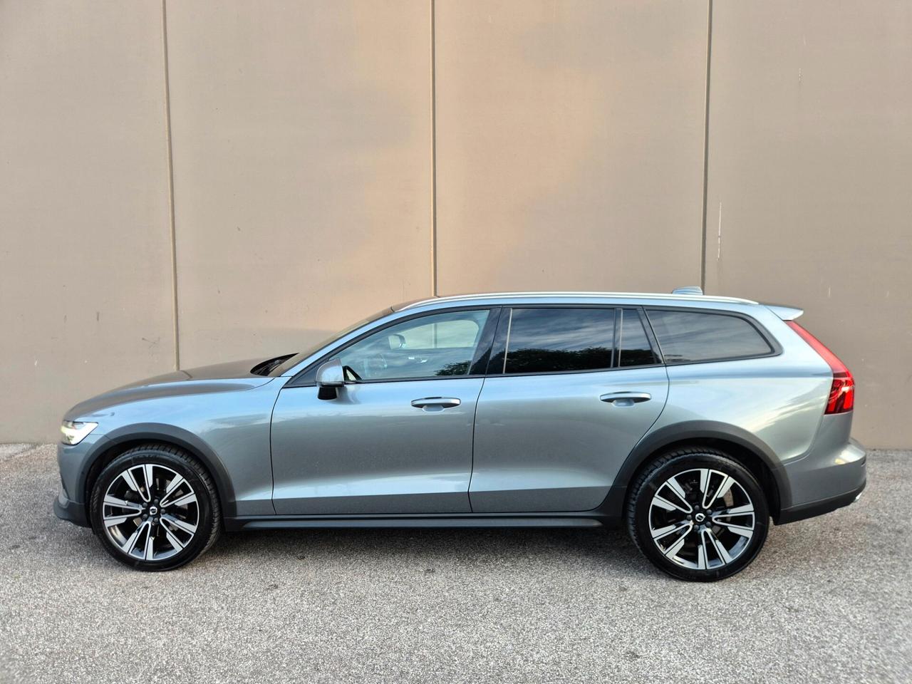 Volvo V60 Cross Country D4 AWD Geartronic Business Plus