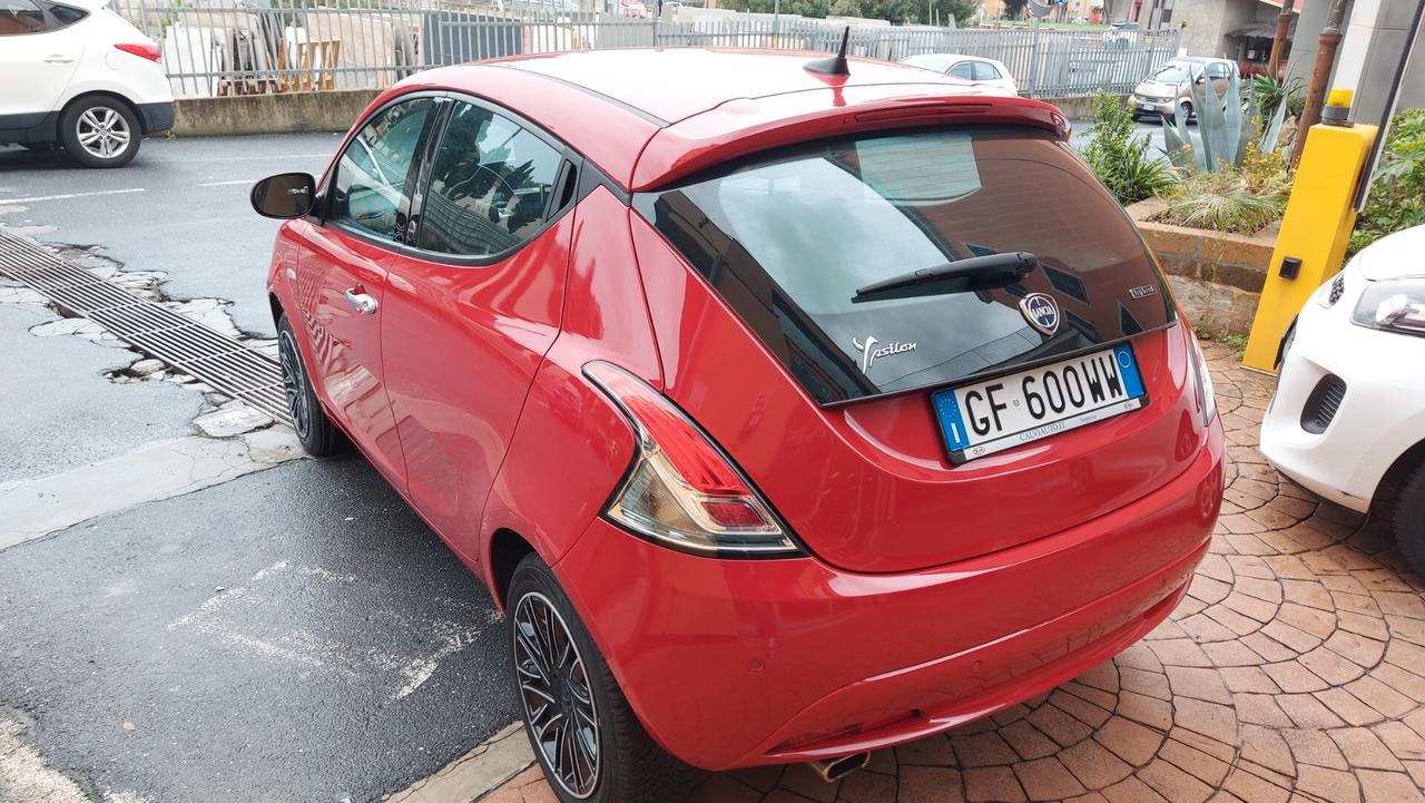 Lancia Ypsilon 1.0 FireFly 5 porte S&S Hybrid Ecochic Gold