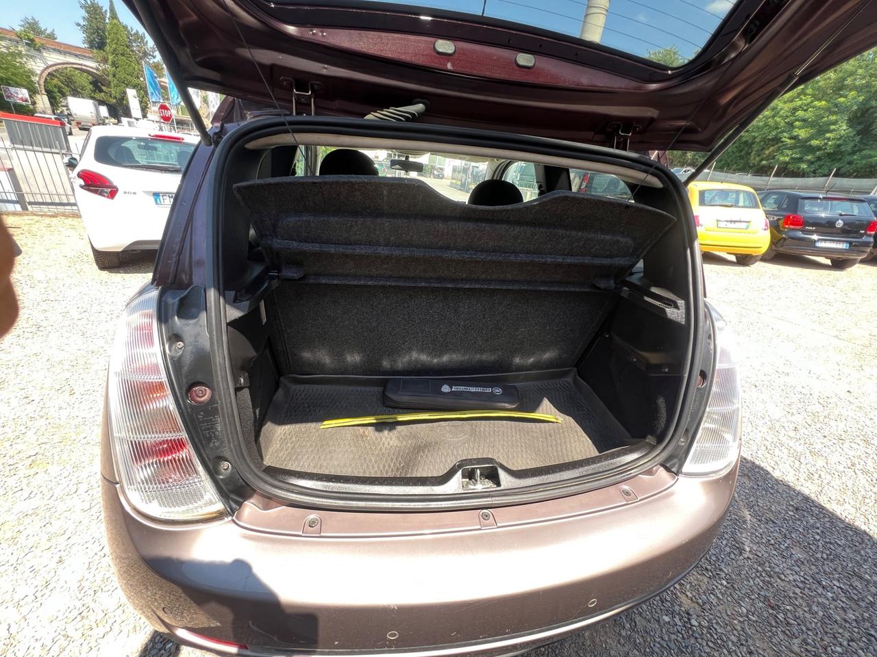 Lancia Ypsilon 1.4 Argento Ecochic GPL