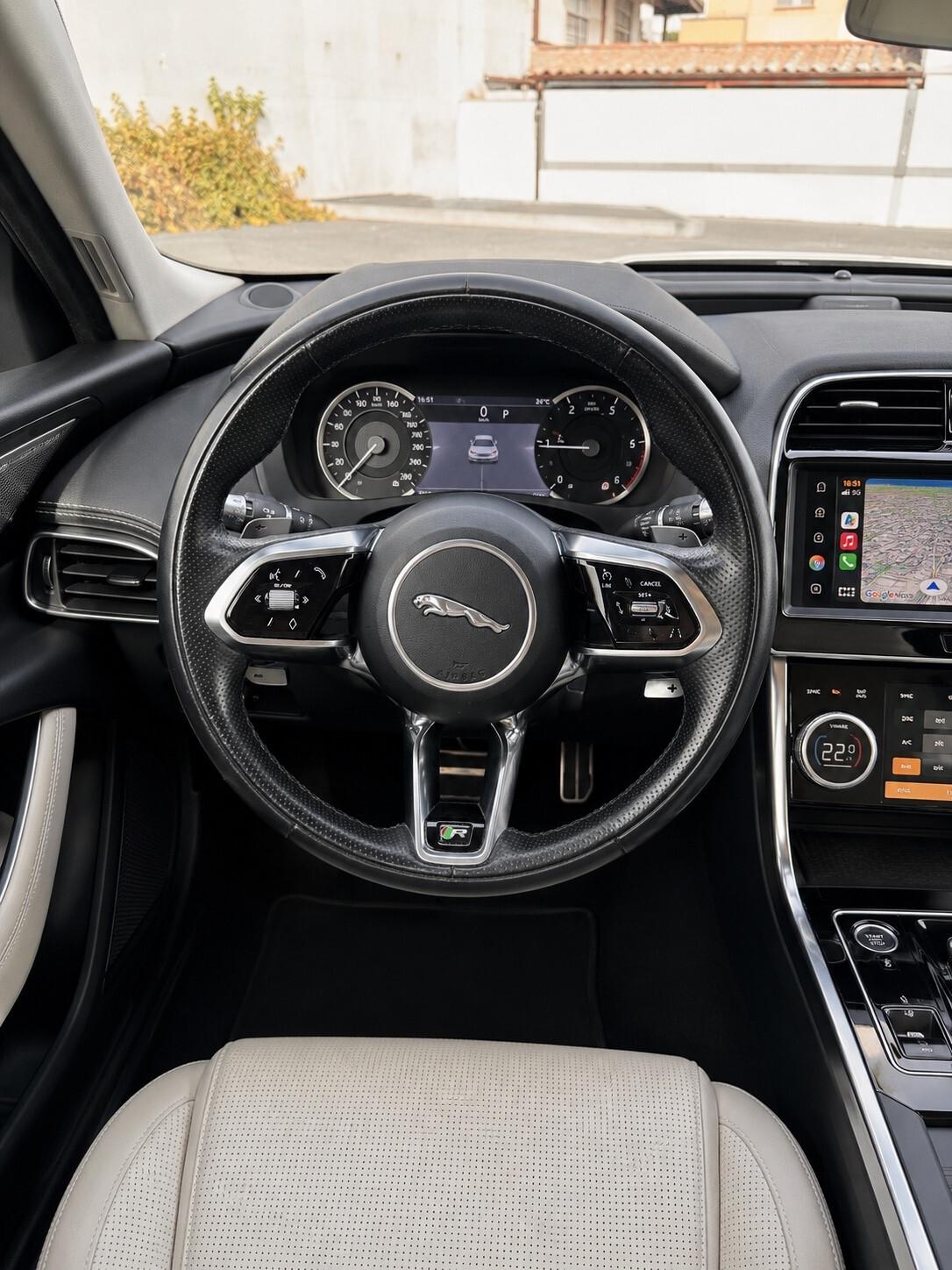 Jaguar XE 2.0 D 204 CV aut. R-Dynamic Black EDITION