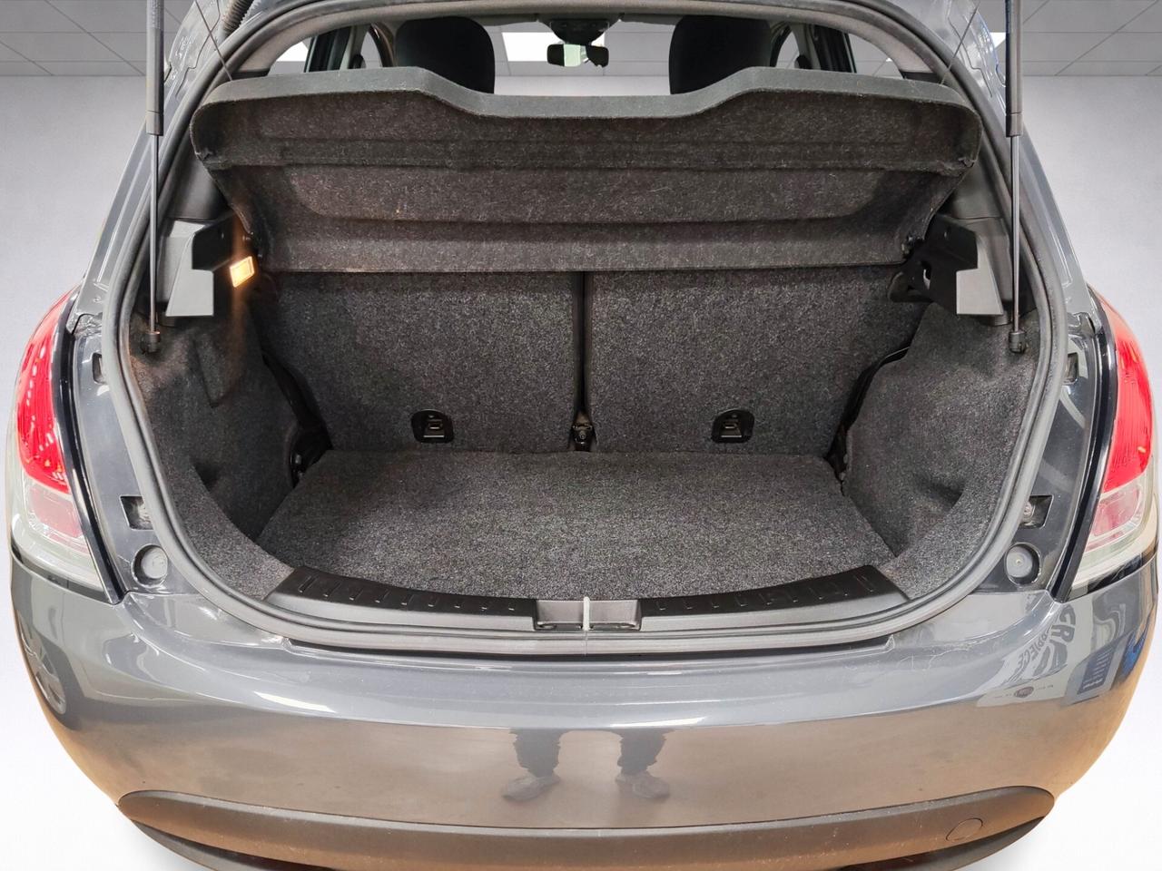 Lancia Ypsilon 0.9 TwinAir 85 CV 5 porte Metano Ecochic Elefantino