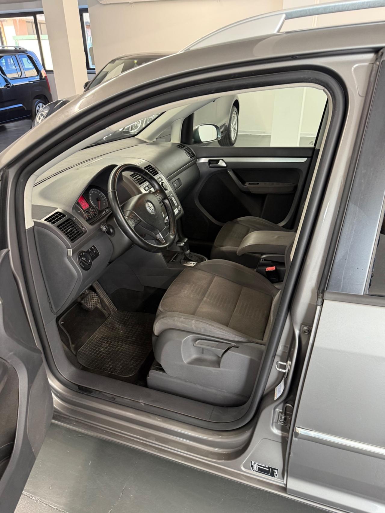 Volkswagen Touran 2.0 TDI DSG Highline Autocarro 5 posti