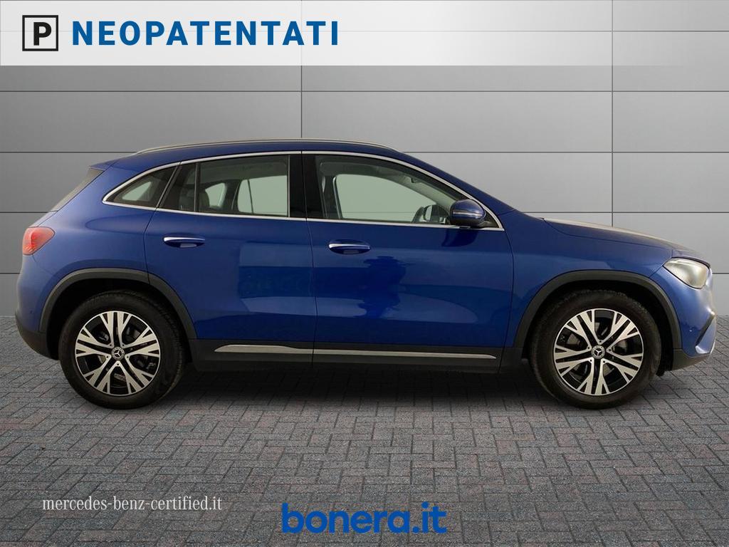 Mercedes GLA 180 180 Progressive Advanced Plus 7G-DCT